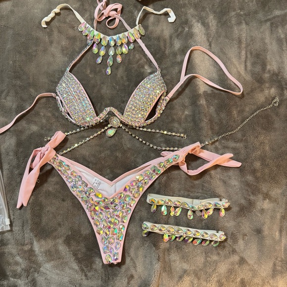 The Lumi Shop Other - Lumi Shop pink rhinestone set